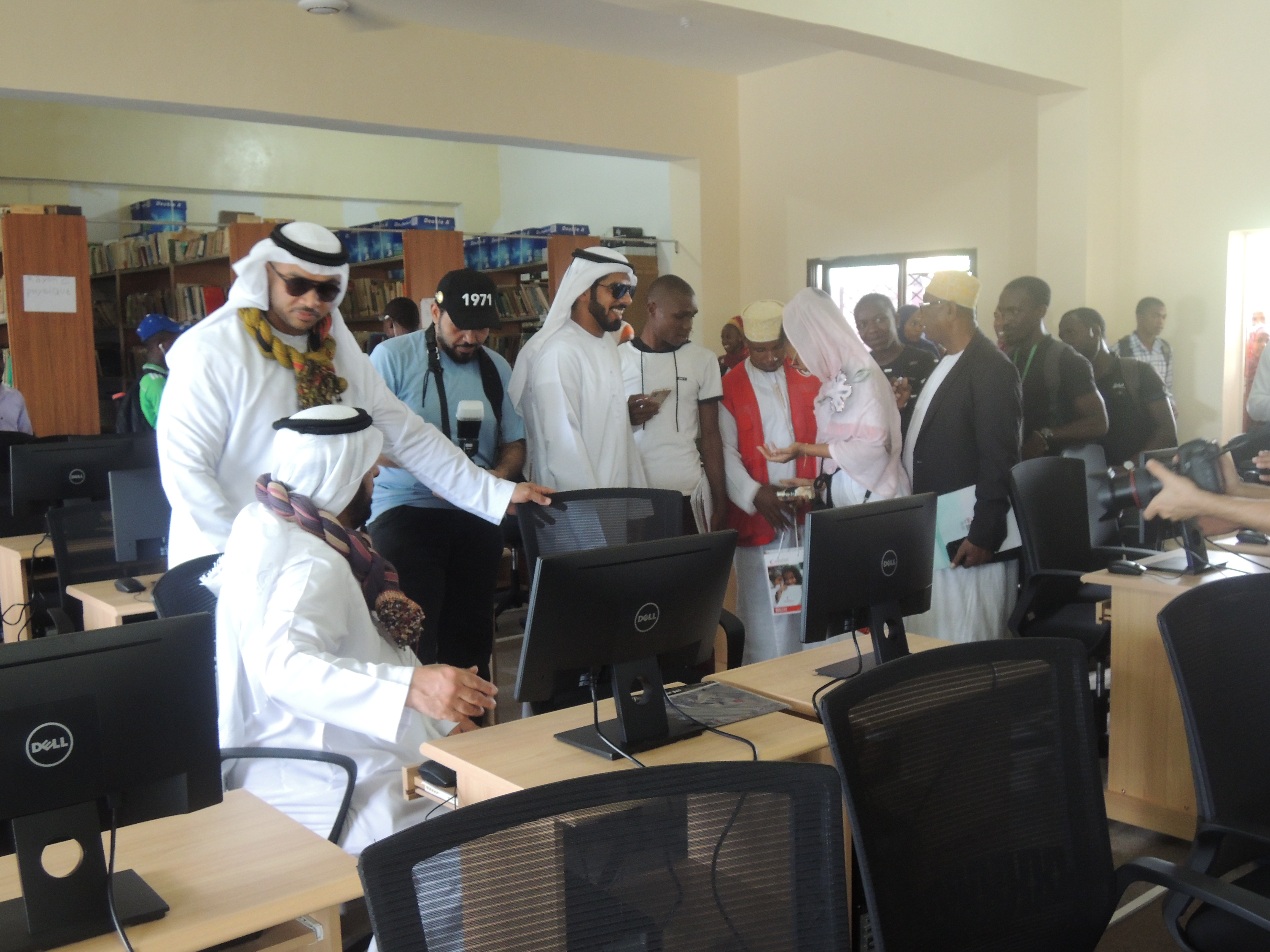 image Coopération Comores/Emirats Arabes Unis / Les EAU équipent deux salles informatiques de l’Université